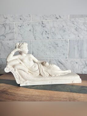 Vintage A. Giannetti Alabaster Resin Venus Victrix Sculpture / Pauline Bonaparte